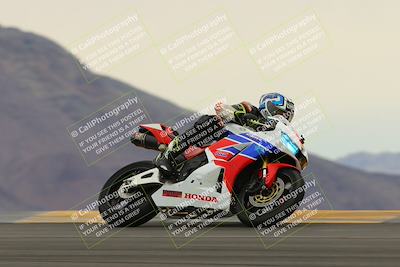 media/Jan-14-2023-SoCal Trackdays (Sat) [[497694156f]]/Turn 9 Set 2 (1130am)/